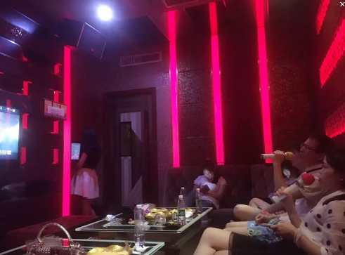 英碩吸塑90后俊男靚女集體出動，唱翻全場！